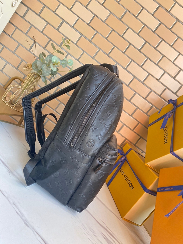 ルイヴィトンバッグ背面デザイン